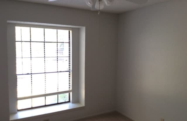 1106 Greenbriar Loop Gallery 3