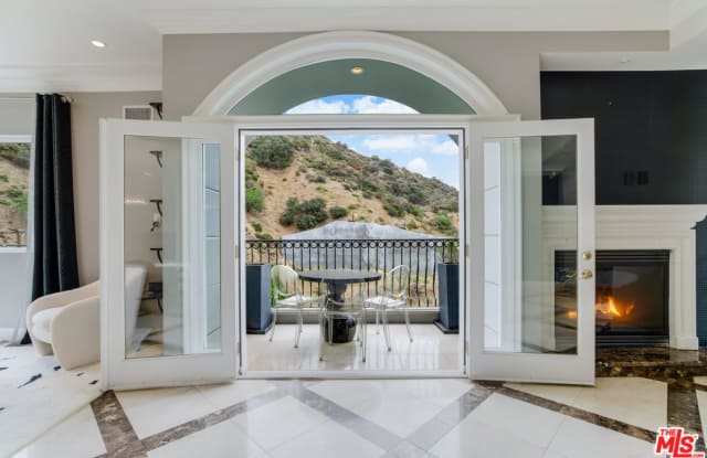 2063 WATTLES Dr Gallery 4