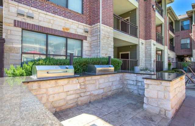 9730 N. Lake Creek Parkway Gallery 4