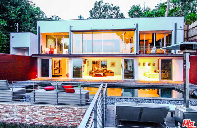 1545 SUNSET PLAZA Drive Gallery 2