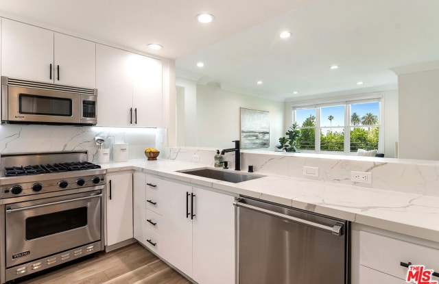 357 N Hayworth Ave - 357 North Hayworth Avenue, Los Angeles, CA 90048