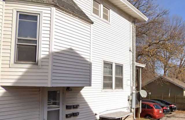 Available August 1st, 8 bedroom, 2 bathroom, Off Street Parking Included! Gallery 3