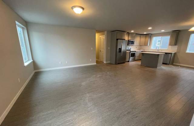 Beautiful 3 Bedroom Duplex with Garage! Gallery 4