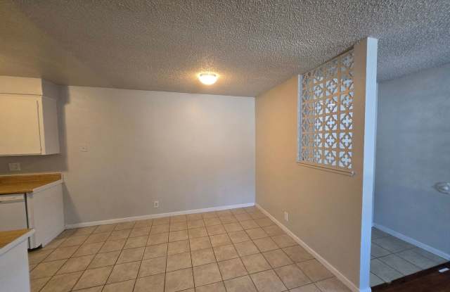 2 Bedrooms Upstairs Fourplex Unit in Granite Bay Gallery 2
