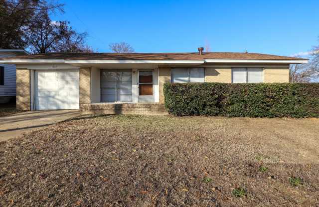 3 Bedroom 1.5 Bath House for Rent In Wake Village, TX! - 1007 Mariana Avenue, Wake Village, TX 75501