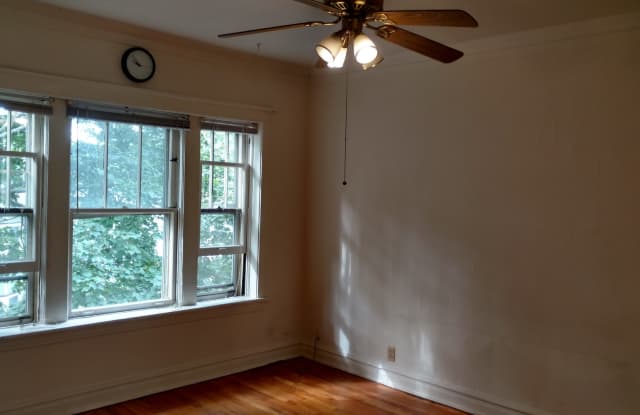 Quiet, Sunny, Desirable Roscoe Village photos photos