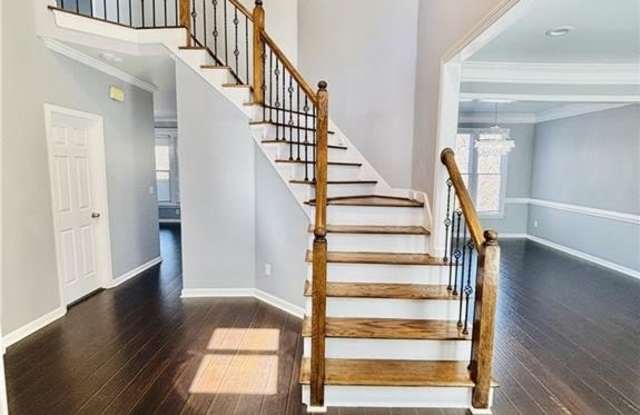 240 Creekside Park Drive Gallery 2