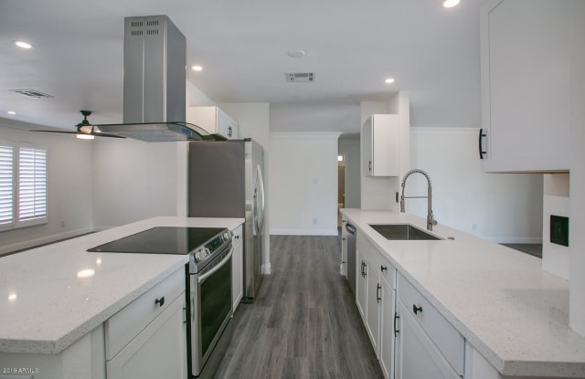 8701 E HIGHLAND Avenue - 8701 East Highland Avenue, Scottsdale, AZ 85251