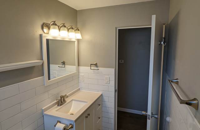 1708 Lindenwood Avenue Gallery 1