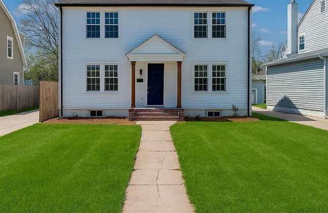 Enchanting 3 Bedroom 1 Bathroom Home Located near Wesley Hospital - 609 North Volutsia, Wichita, KS 67214