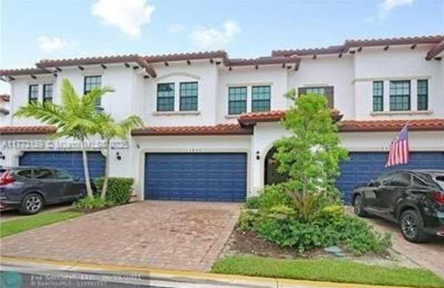 11346 SW 16th St - 11346 Southwest 16th Street, Pembroke Pines, FL 33025