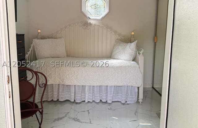 21920 Old Cutler Rd Gallery 3