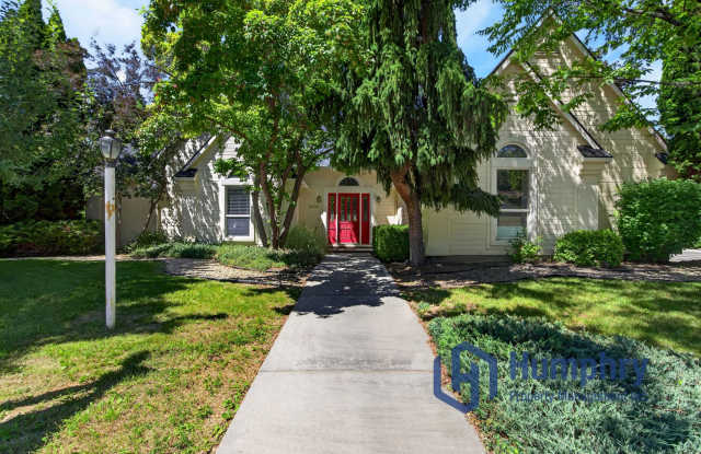 Beautiful home in Eagle near Eagle Hills Golf Course Gallery 1