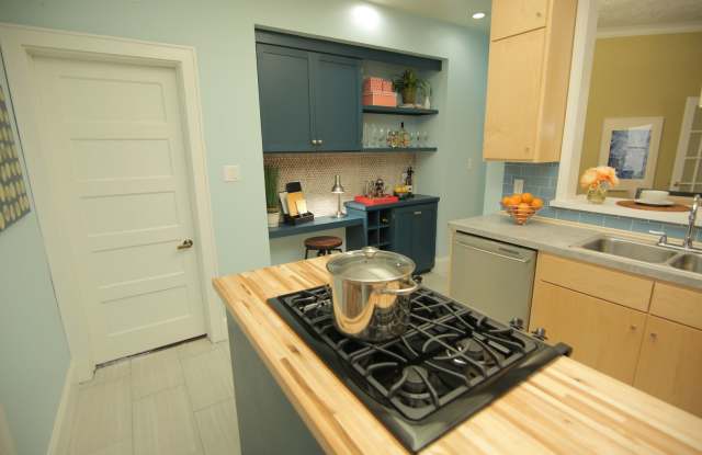 Awesome 4BD/3BA in prime Uptown! Remodeled w/ HGTV! Avail. May 1st! photos photos