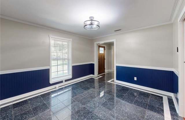 913 Park Lane Gallery 2