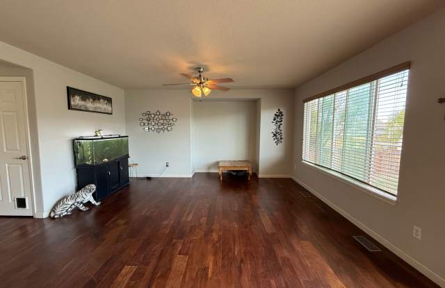Beautiful Pet-Friendly Home Near All Three Military Bases!!! Gallery 4