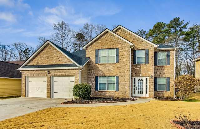 Executive residence in a swim & tennis community Gallery 1