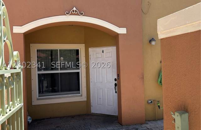 915 SW 143rd Ter photos photos
