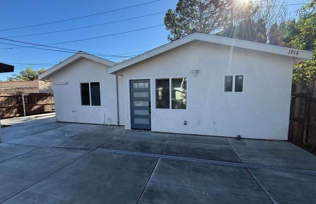 2 Bedroom/ 1 Bathroom In Pasadena - 1914 Wagner Street, Pasadena, CA 91107