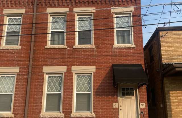 Available NOW! 3 Bed 2 Full Bath Townhome in Bloomfield! photos photos