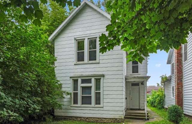 NEW LISTING -5 BEDROOM HOUSE! photos photos