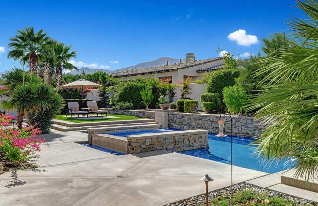 81103 Monarchos Circle Gallery 2