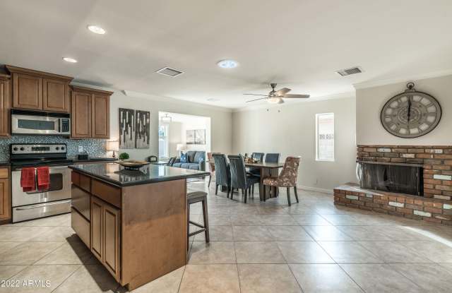8301 E JACKRABBIT Road Gallery 3