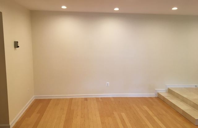 11248 Chestnut Grove Square Gallery 4