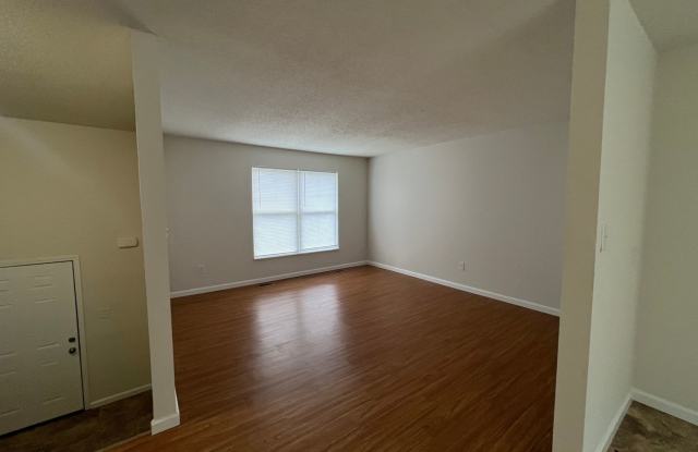 Spacious 4 bedroom Home conveniently located right off of I44 Gallery 4