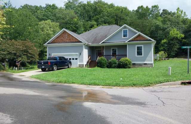 Beautiful Home in Convenient Swannanoa photos photos