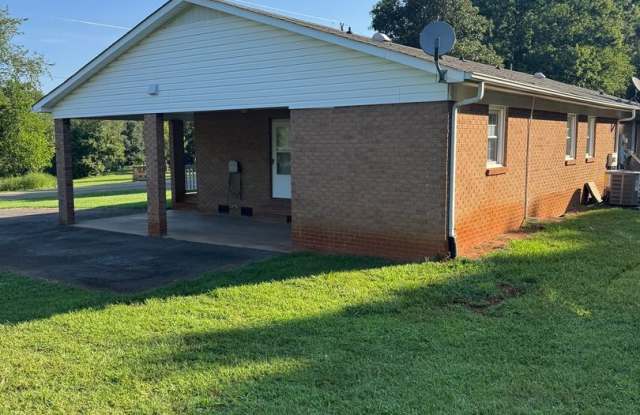Stylish 2 Bed / 2 Bath One‑Level Living with Large Yard & Carport Gallery 4