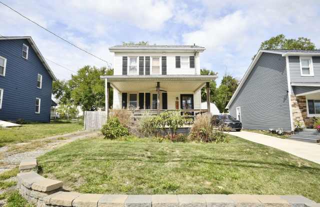 Beautiful 3 Bedrooms, 1 bathroom House Available Now! photos photos