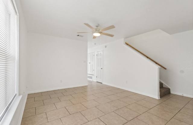 Close to Fort Hood! Town Home featuring 2 Bedrooms, 1.5 Baths, and 1 Car Garage Gallery 4
