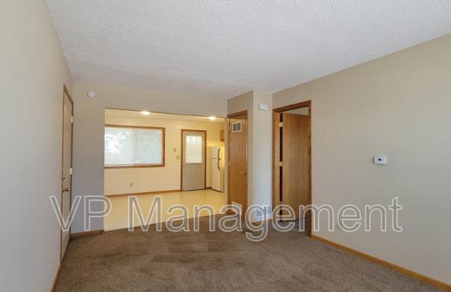 16 1/2 Park Crest Ct - 16 Park Crest Court, Park View, IA 52748