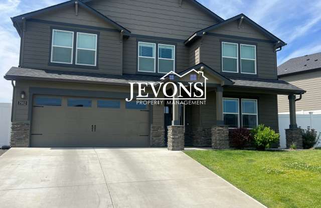 Spacious and stylish 5-bedroom home with a fully fenced backyard – Minutes away from Yakima Valley College photos photos