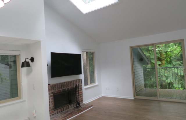Redmond Modern  Updated 3bd/2bath Condo in Amazing location $3325.00 CedarRidge Condominiums photos photos