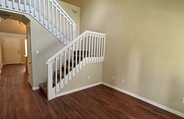 3 BEDROOM, 2 BATHROOM TOWNHOUSE WITH 1 CAR ATTACHED GARAGE Gallery 4