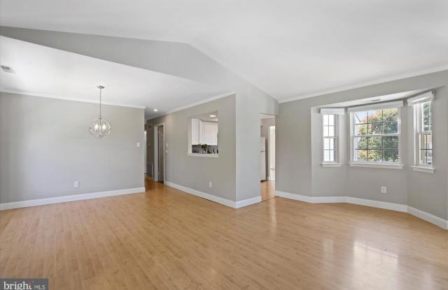618 ROSE HOLLOW DRIVE Gallery 3