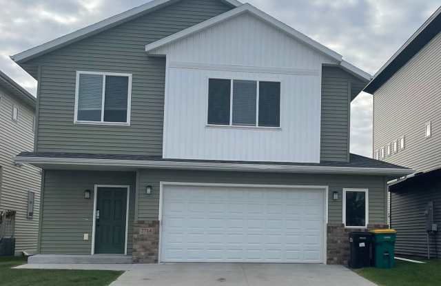 4-bedroom, 3-bathroom West Fargo Single-Family Home w/ 2 Stall Garage photos photos