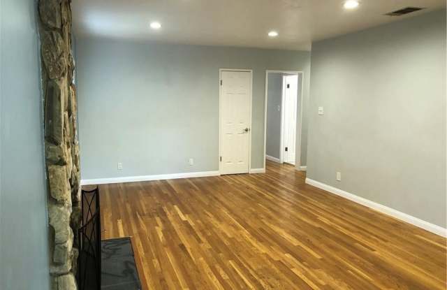 7419 Zelzah Avenue Gallery 4