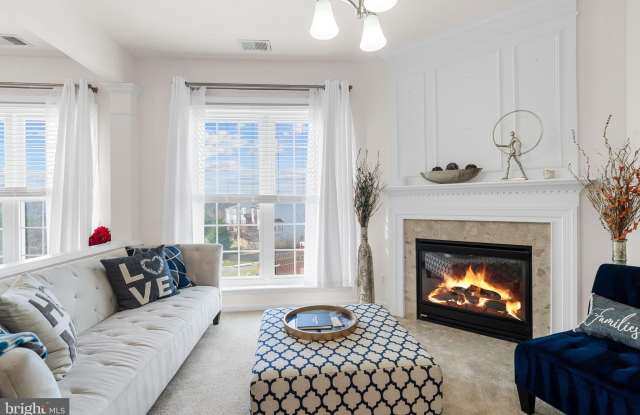 6339-C EAGLE RIDGE Lane Gallery 4