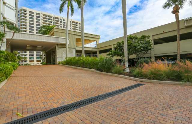 ** PARK SHORE ** MONACO BEACH CLUB ** NAPLES ** CONDO ON THE BEACH ** JAN-APRIL AVAILABLE ** photos photos
