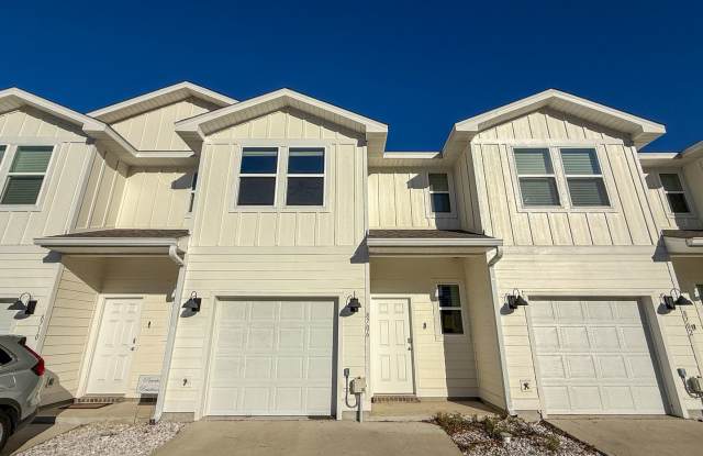 3 Bedroom 2.5 Bath Townhouse For Rent! Gallery 1