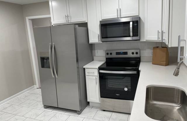 Updated 2-Bedroom Close to Campus and Conveniences! photos photos