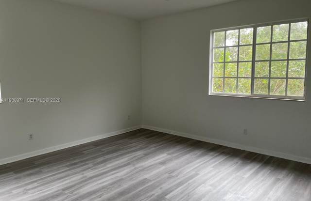 2736 Southwest 81st Terrace Gallery 4