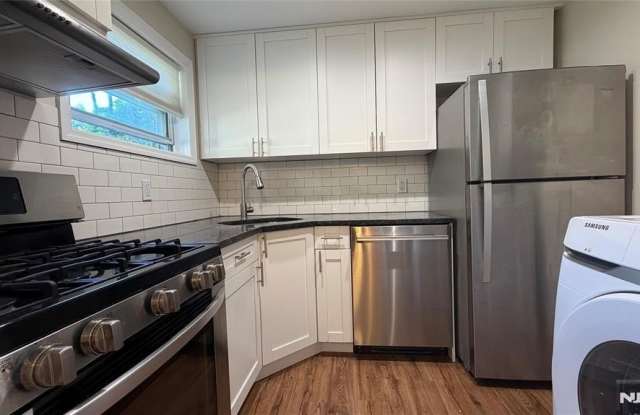 295 Tenafly Gallery 3
