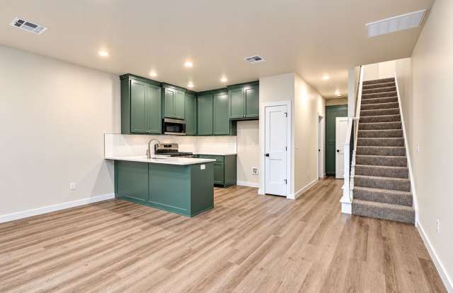 Charming 3-Bedroom Modern Farmhouse Townhome in Edmond Gallery 4