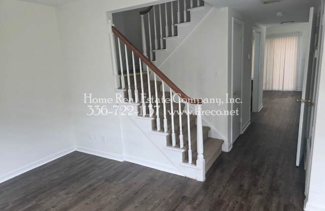Brookglen Apartments | 1441 Brookwood Drive Apt A Gallery 3