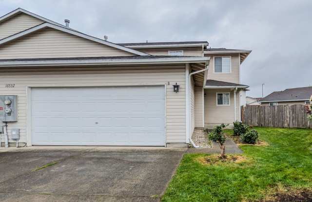 Move in Ready 3bd/2.5bth Townhome in great central location! photos photos