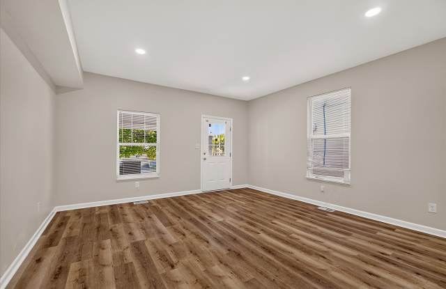2826 North Park Avenue Gallery 4